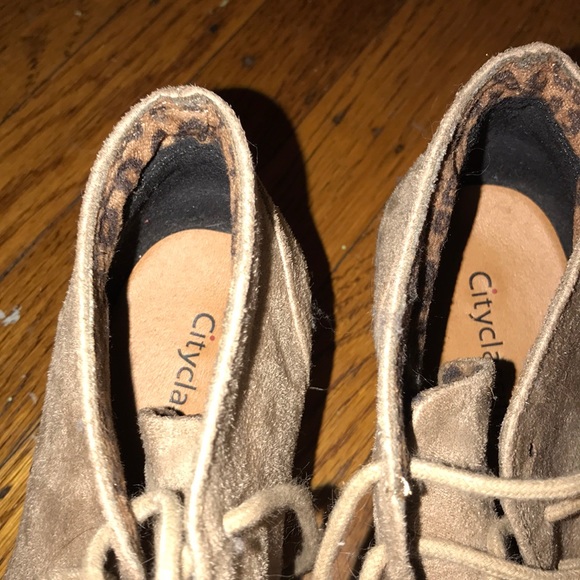 Heels - Picture 3 of 3